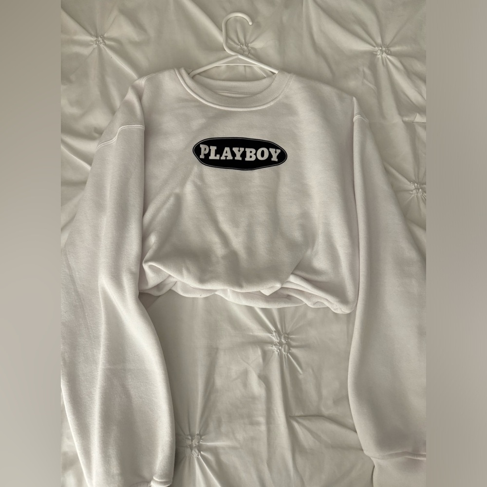 Playboy cropped sweater with long sleeves